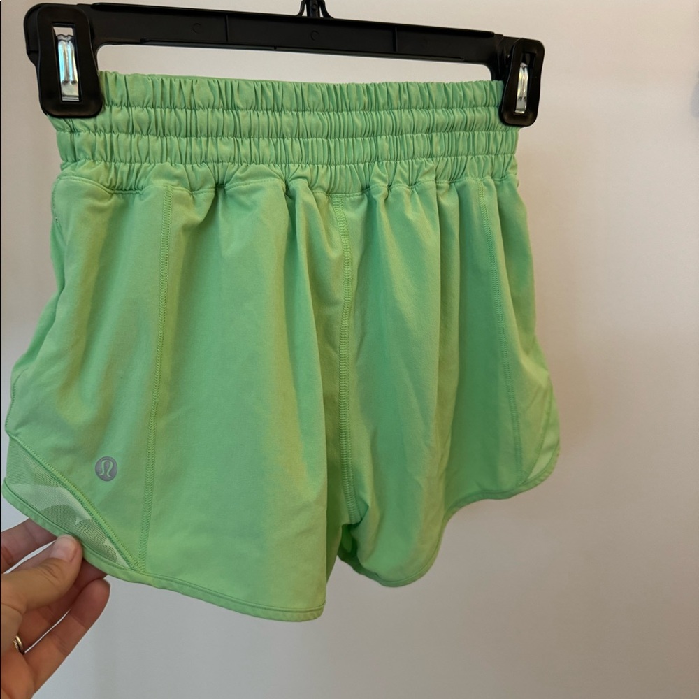 lululemon Hotty Hot Low-Rise Lined Short 2.5"